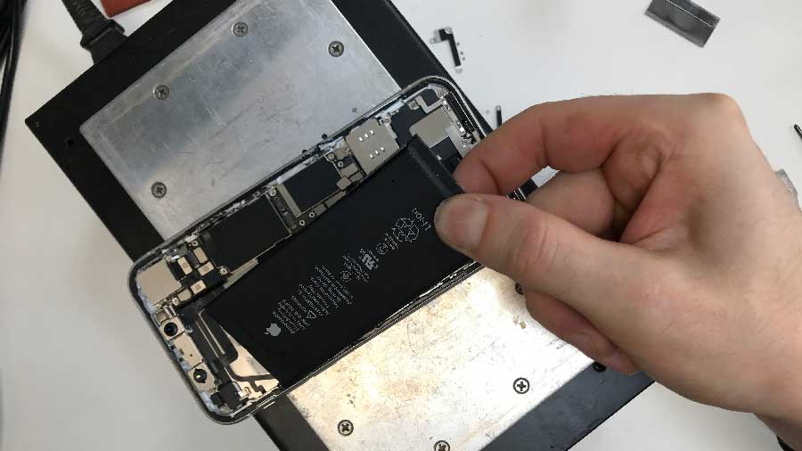 Замена оригинального аккумулятора iPhone XR