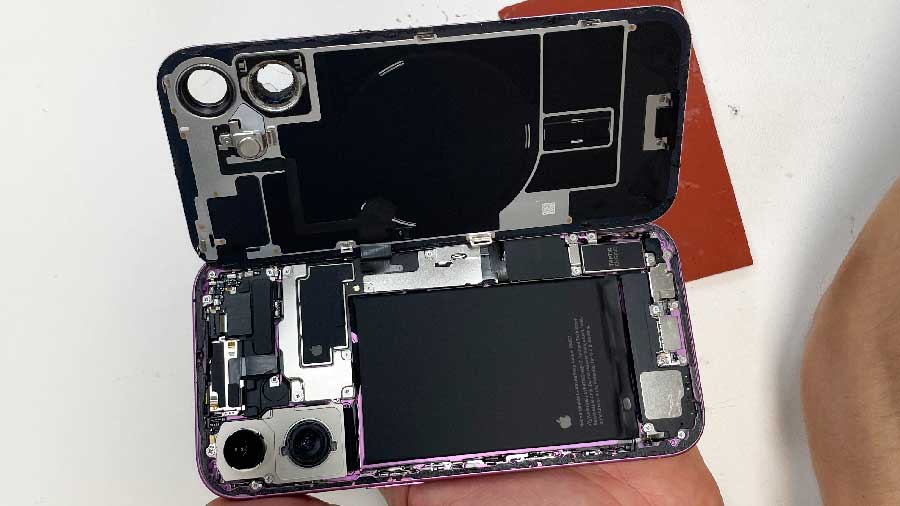 Замена стекла камеры на iPhone 16
