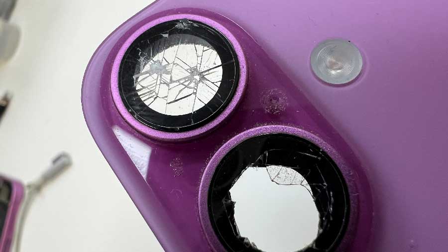 Разбиваю второе стекло камеры на iPhone 16
