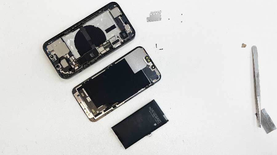 Замена батареи на iPhone 13