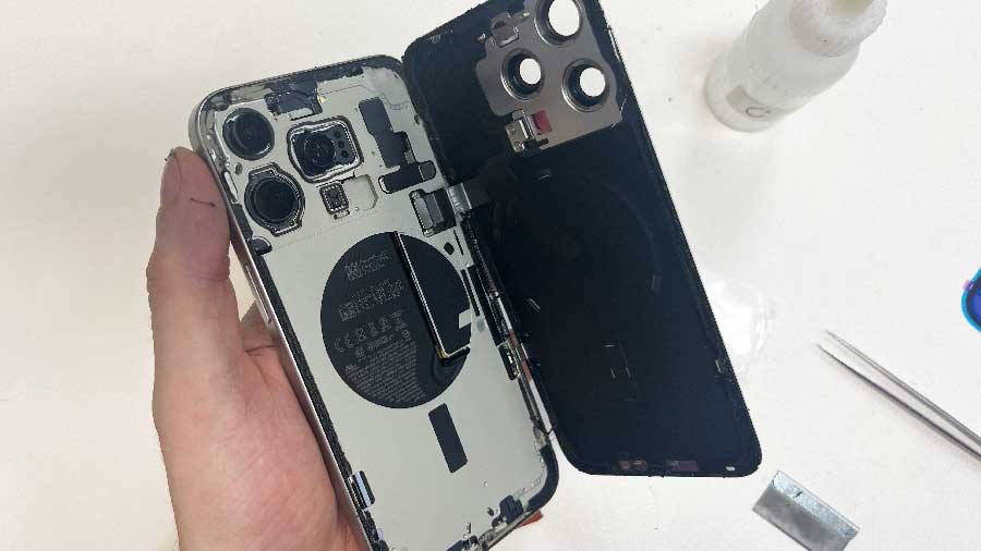 Замена задней крышки на iPhone 15 Pro