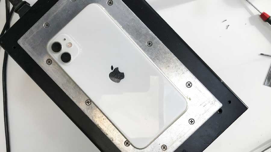 Замена аккумулятора iPhone 11