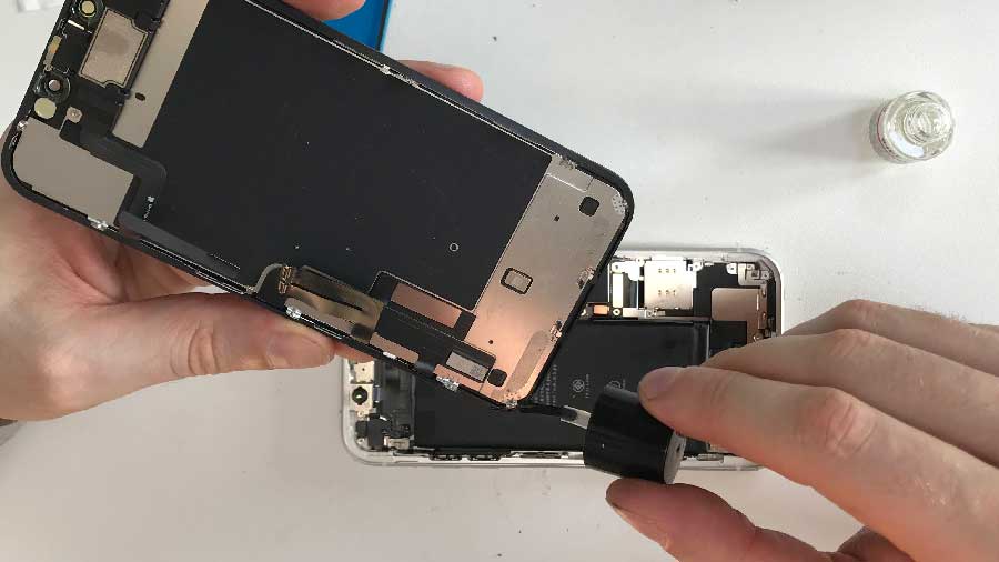 Замена аккумулятора iPhone 11