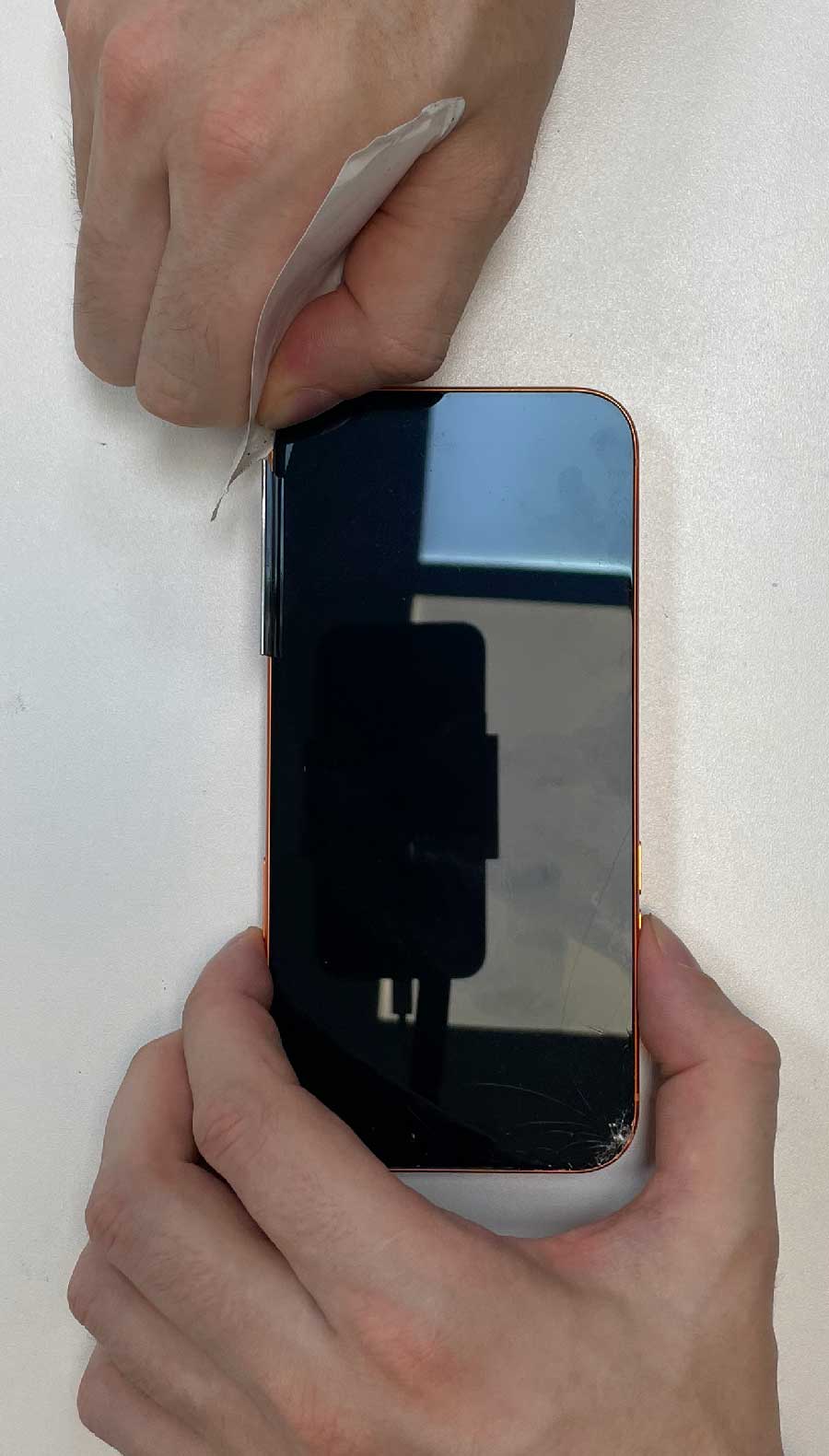 Замена разбитого стекла на iPhone 17 Pro Max в Казани