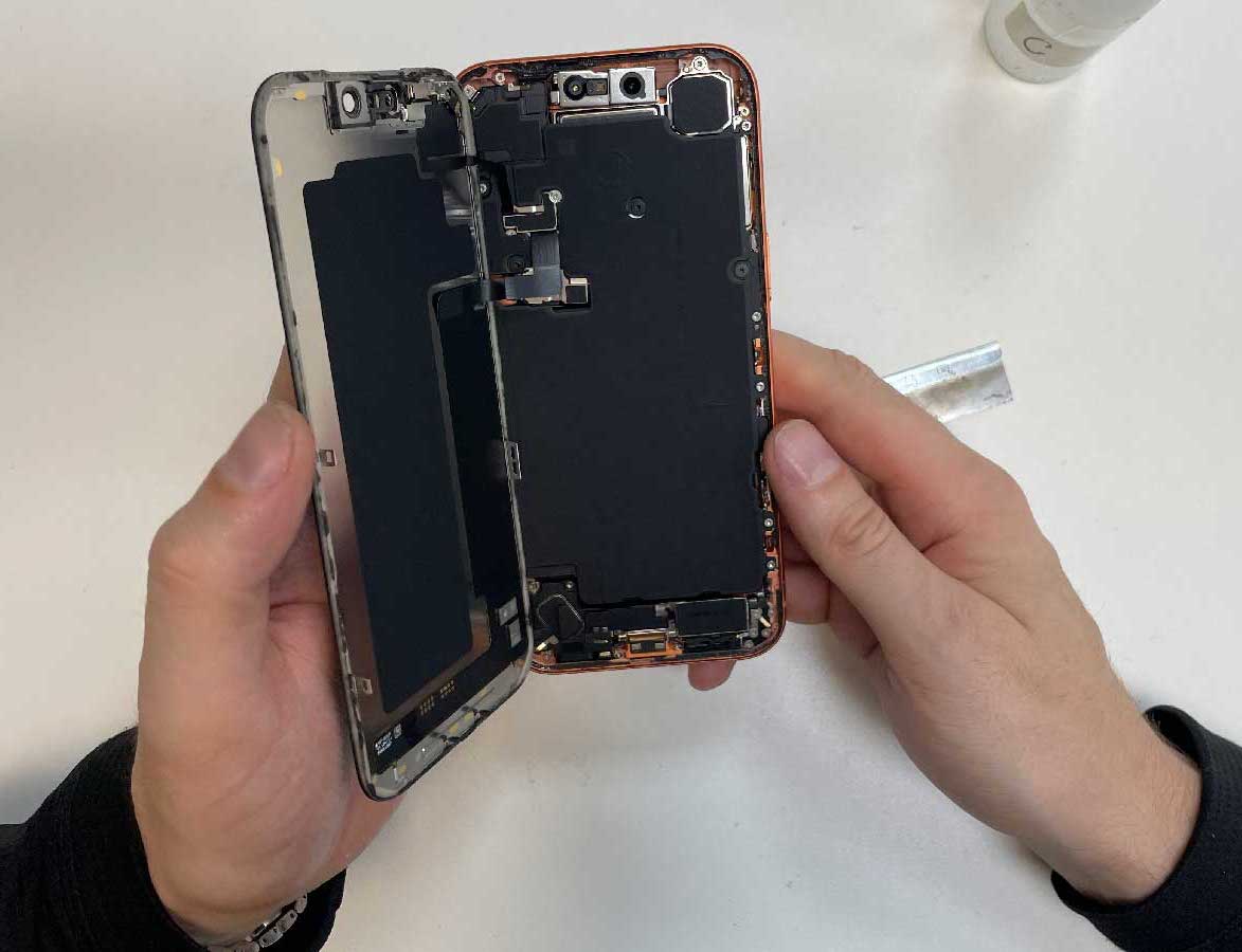 Замена экрана на iPhone 17 Pro Max в Казани