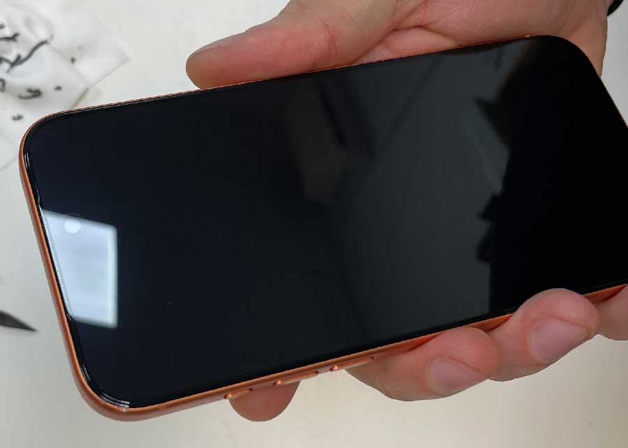Замененное стекло на iPhone 17 Pro Max