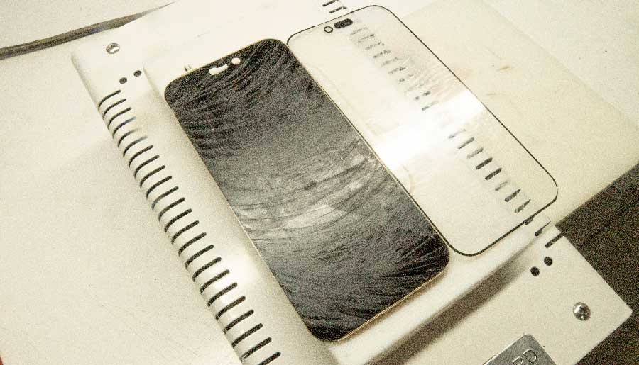 Замена стекла на iPhone 17 Pro Max в Казани