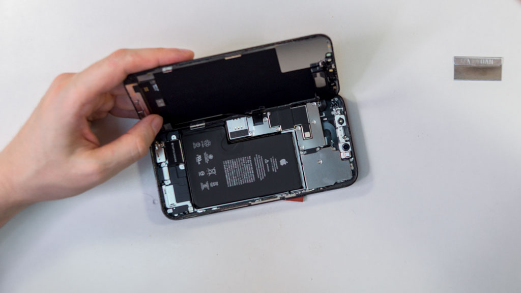 Смена аккумулятора на iPhone в Казани