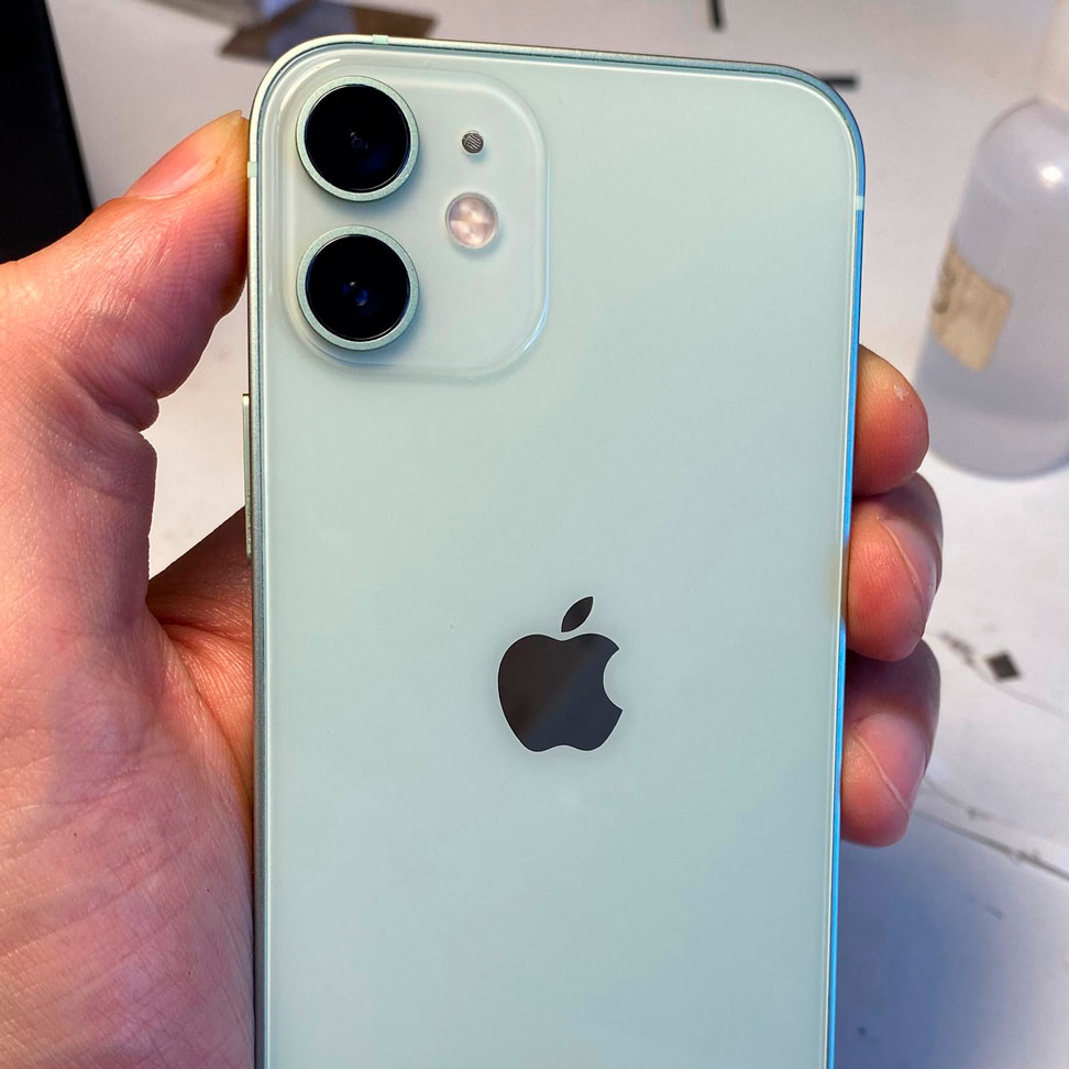Замена заднего стекла на iPhone 12 mini в Казани