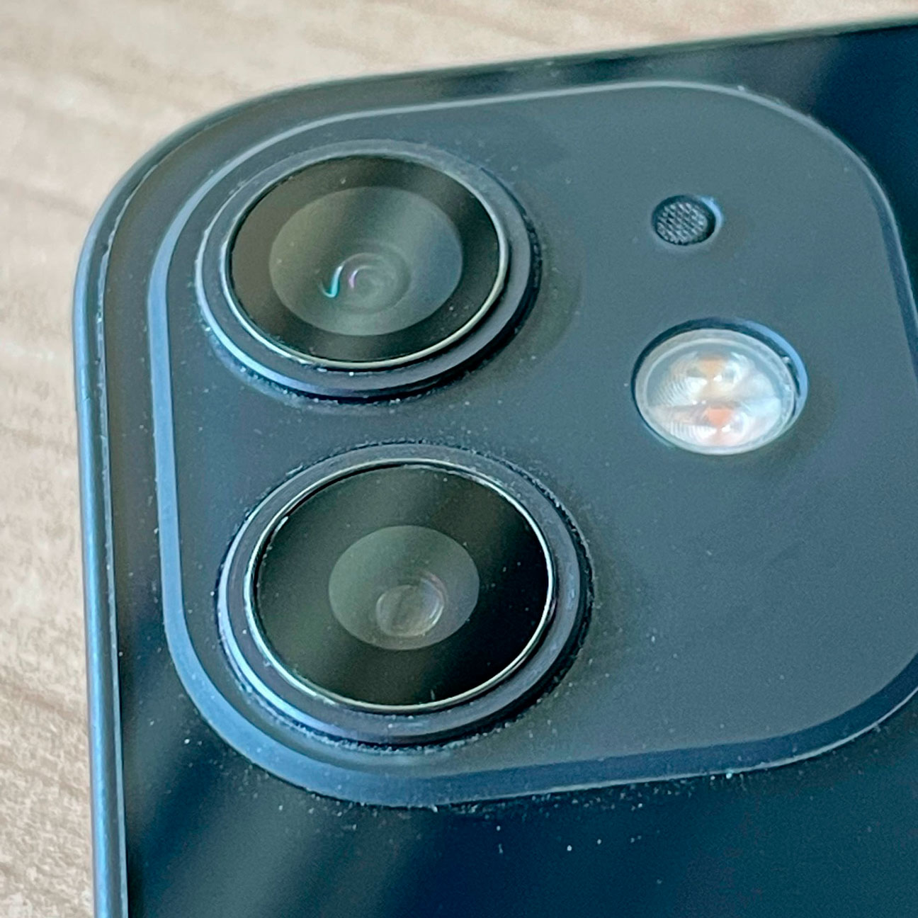 Замена крышки на iPhone 12 mini с широким ободком камер