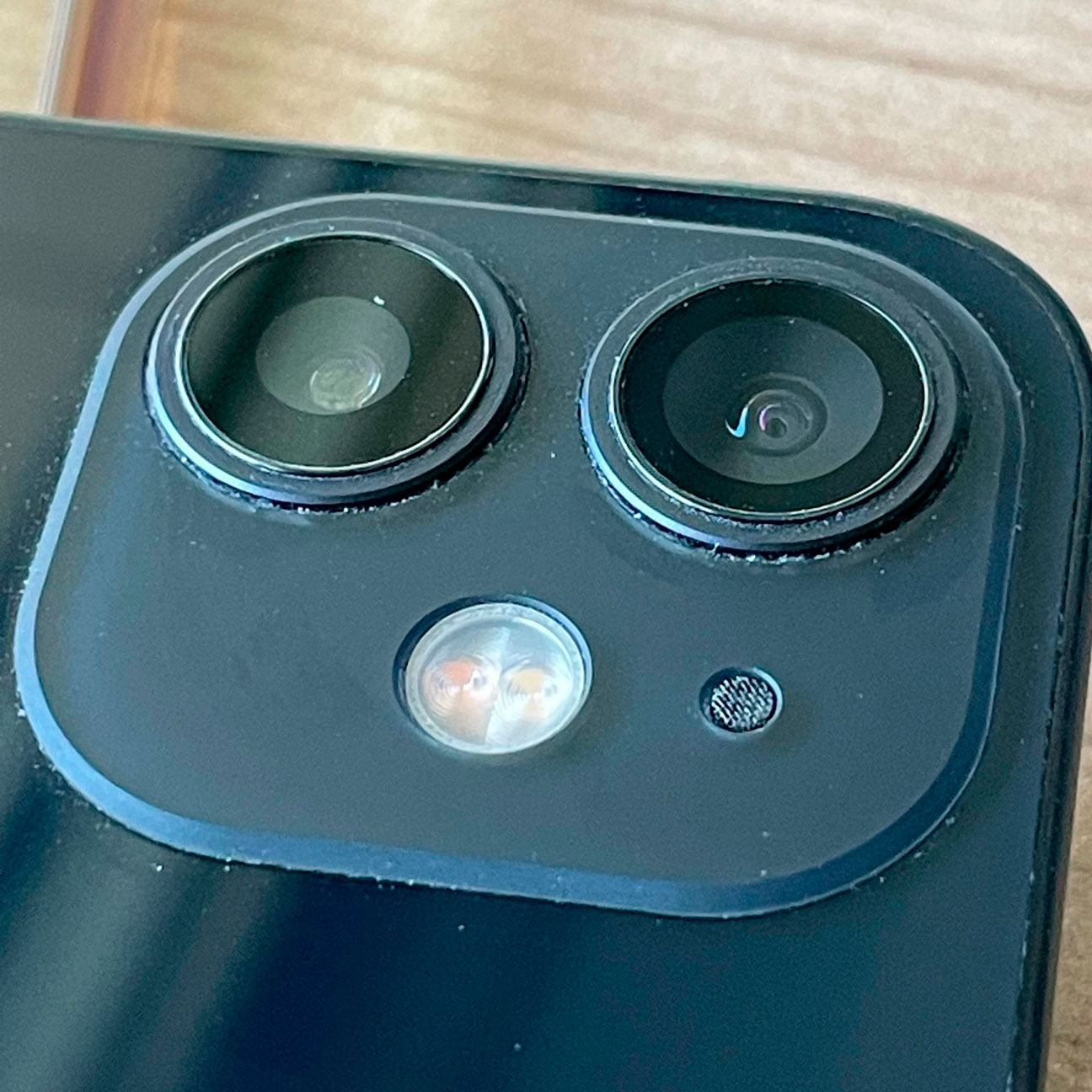 Заднее стекло на iPhone 12 mini с широким вырезом
