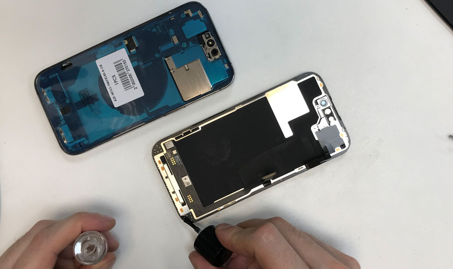 Замена батарейки в iPhone 14 Pro