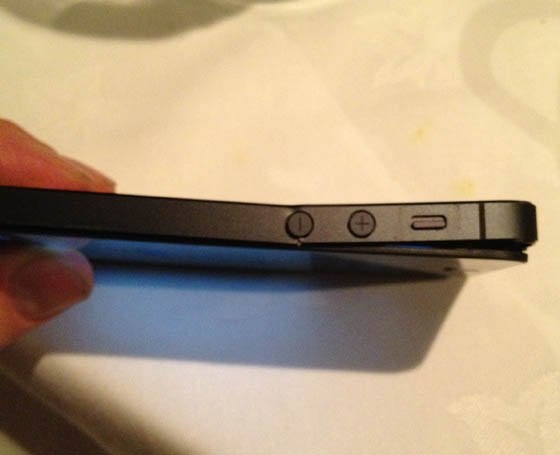 согнулся корпус iPhone 5 